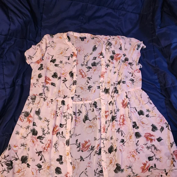 Torrid Floral Pink and White Tunic Top - Picture 3 of 4